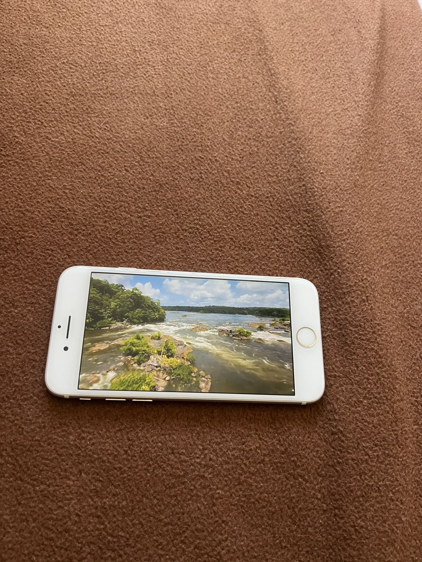 iphone 7 like new condition 128 GB, works with any sim card