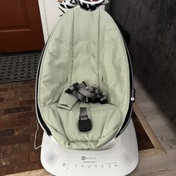 Baby swing - 4moms Mommaroo