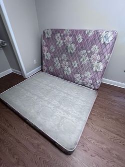 Full size mattress/box springs
