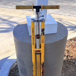 Evade 6061 yellow aluminum metal pogo stick