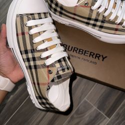 Burberry Shoes Women 