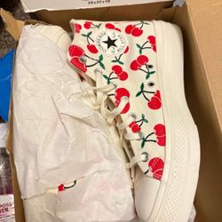 Converse for sale  (size 10.5 in women’s)