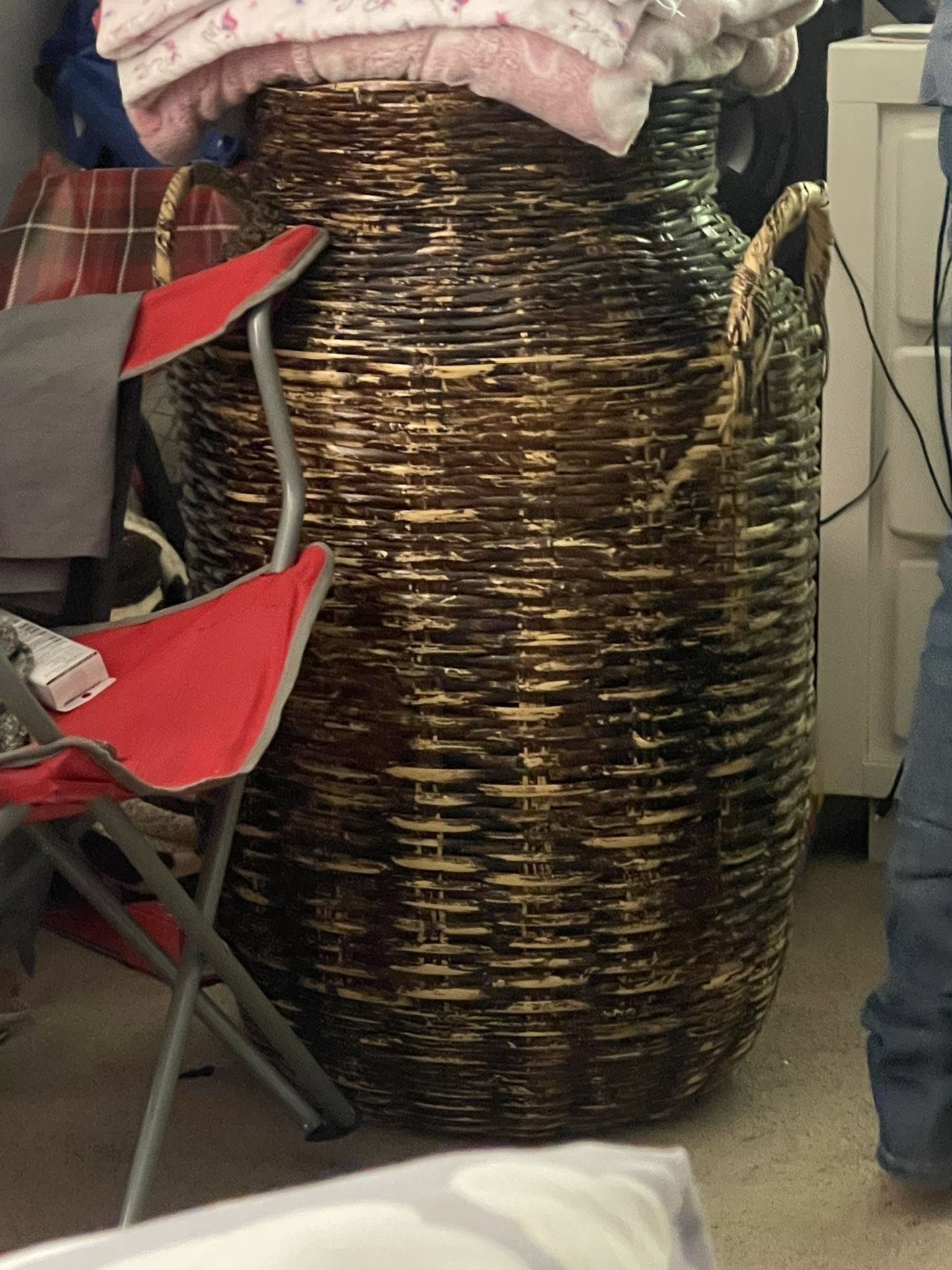 Laundry Basket / Decorations