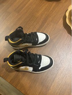 Boys Nikes size 11 C black and gold