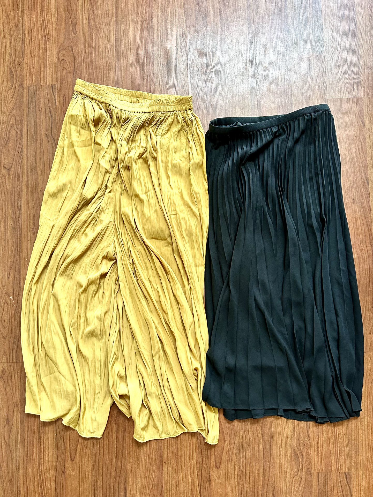 Uniqlo Pleated Black Skirt And Wide Pants Never Worn