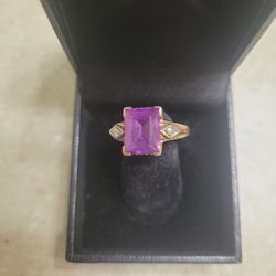 10 k gold ring.  Weight is 3.2 grams