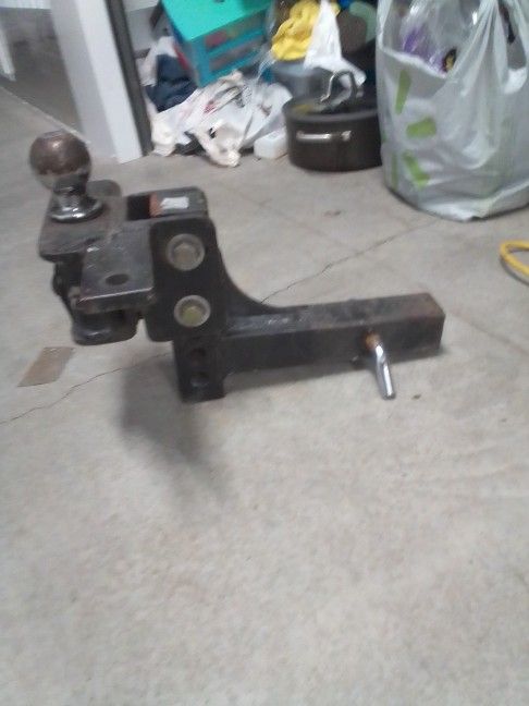 Adjustable Tow Hitch With 2" Ball