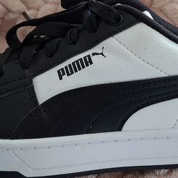 Boys Puma shoe size 4.5