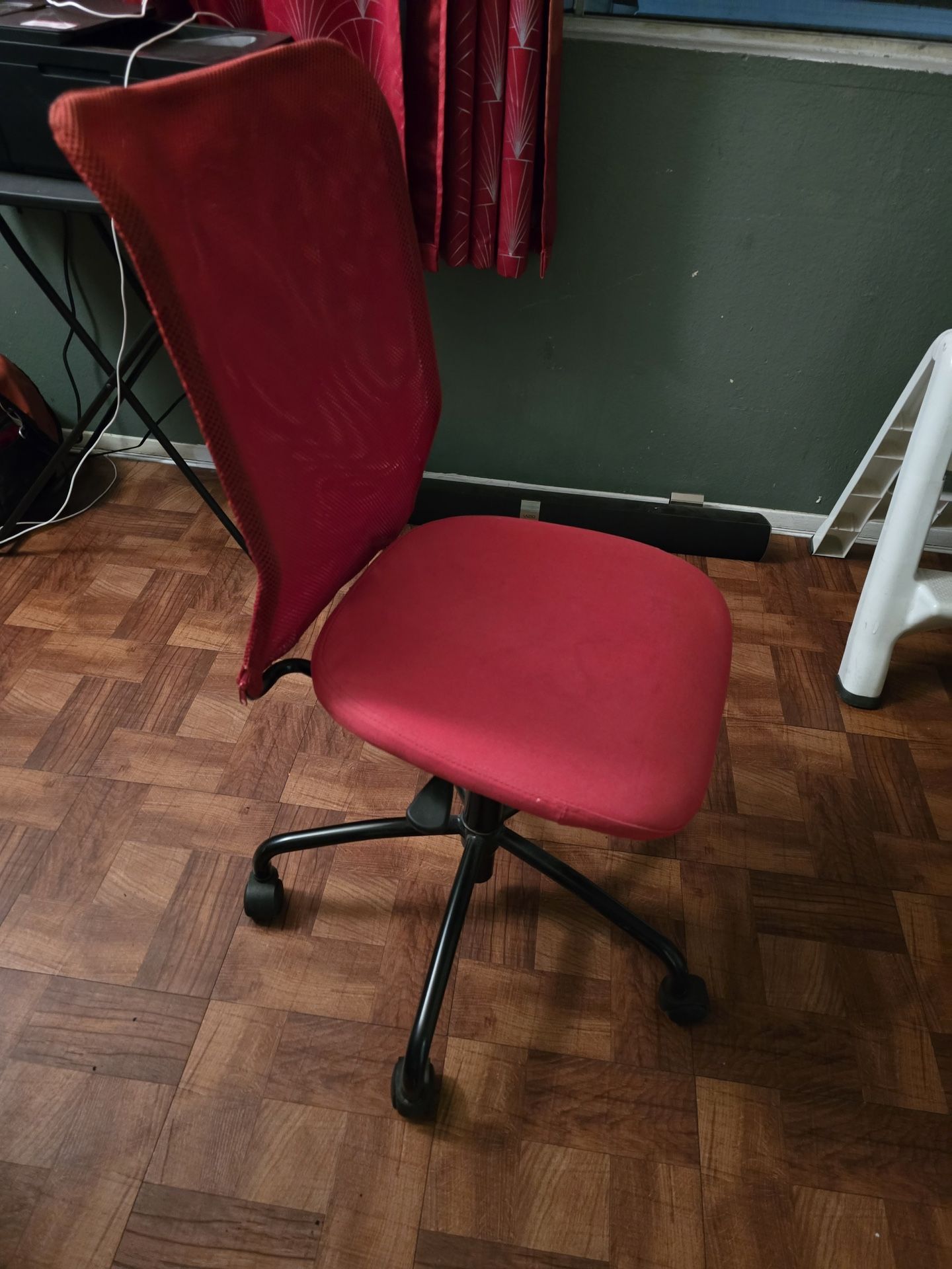 360 Degree Rolling Meeting Chair (Red) $20
