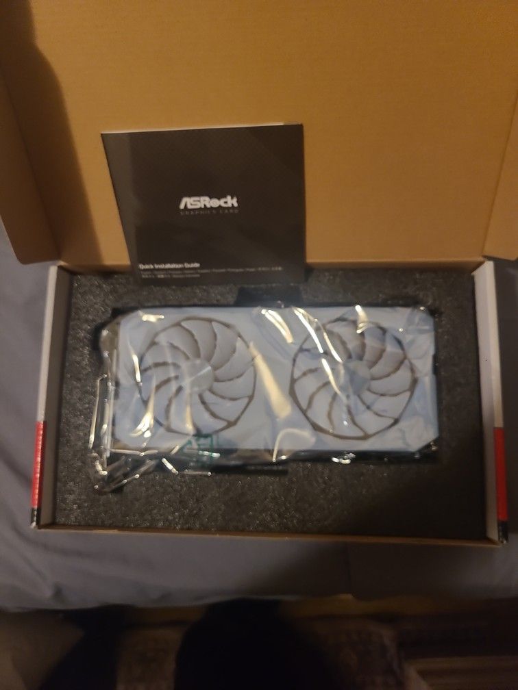 ASRock AMD Radeon RX6600 Challenger White