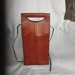 Wine Bottle Carrier. Leather
