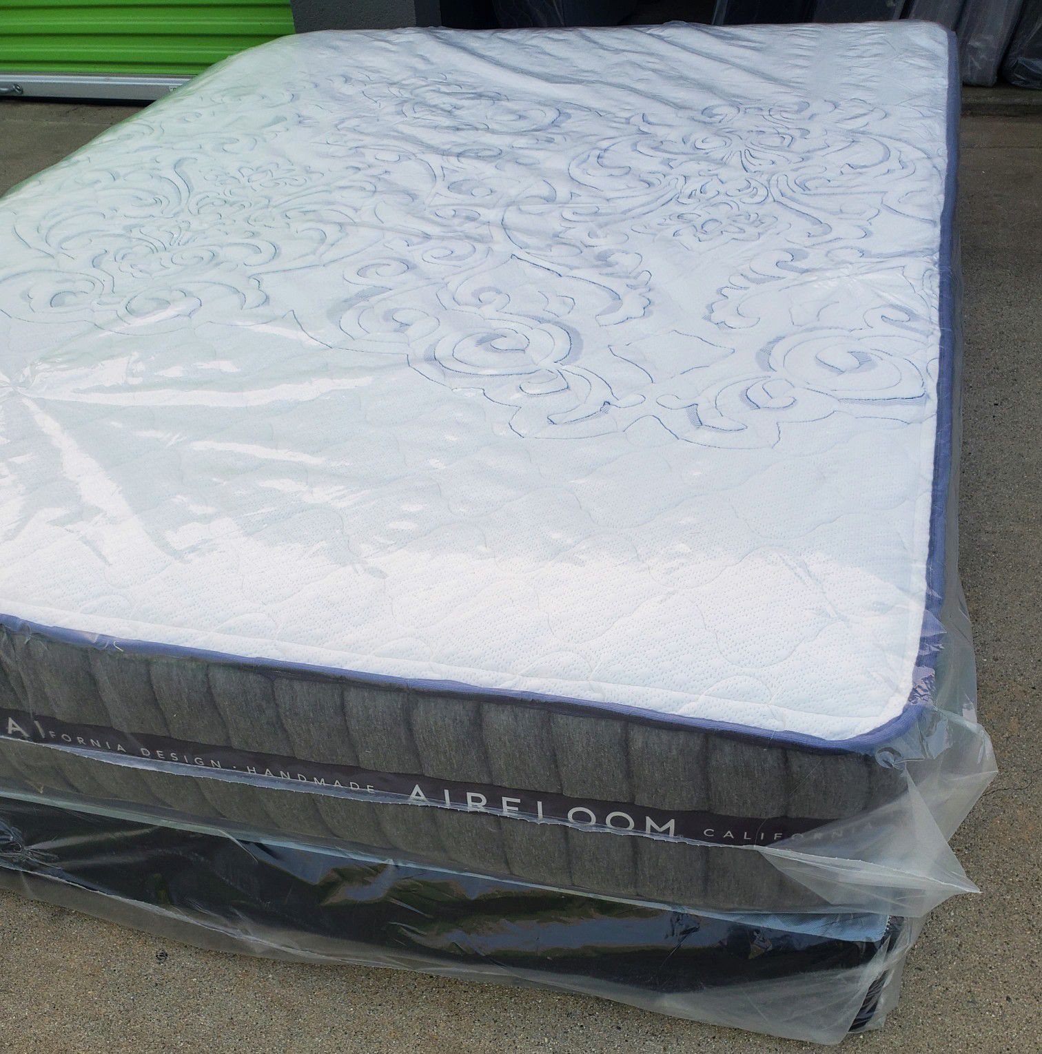 Regular queen set mattress aireloom 11"thick