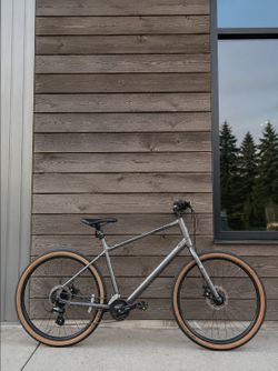 Kona Dew Hybrid  Commuter Bike – Large Frame - Urban Fitness City Bicycle Disc Brakes