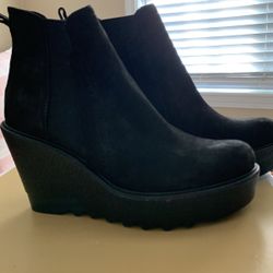 Vince Camuto Suede Booties Black Size 8