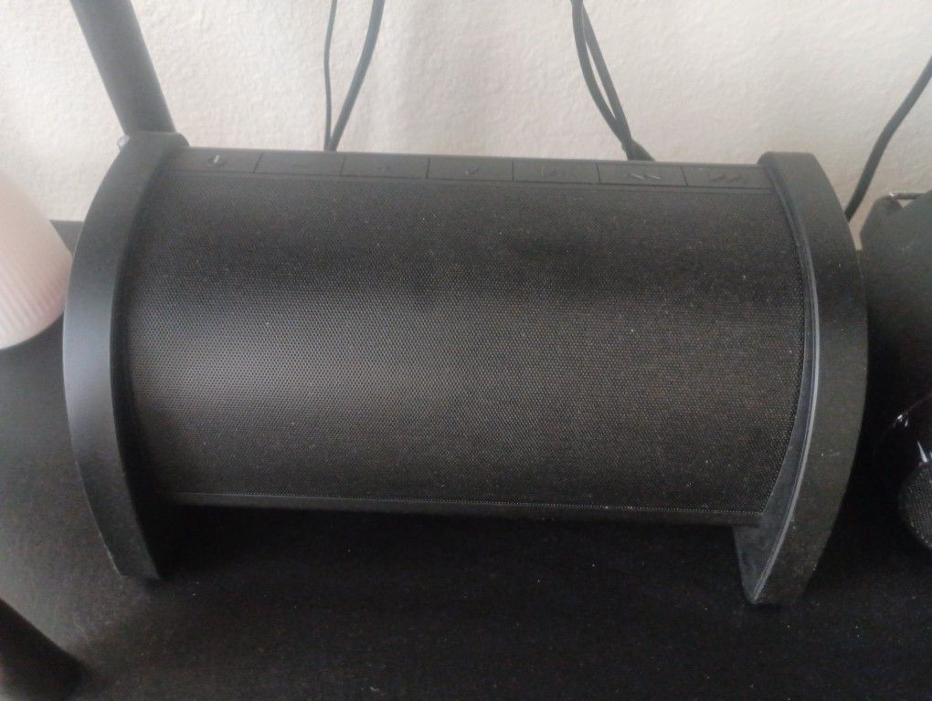 $70 Wired Nyne Bluetooth speaker with Hand Free Call Used SouthStl