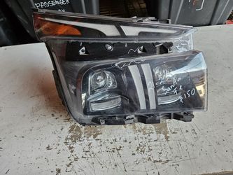 Hyundai santa fe Right Headlight lid Oem