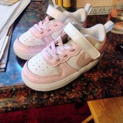 Nikes Size 8C