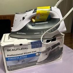 Beautural Professional Steam Iron - New in Box
