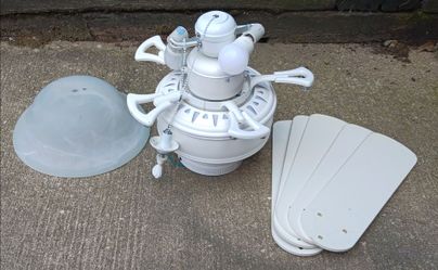 USED SMALL WHITE CEILING FAN WITH LIGHT