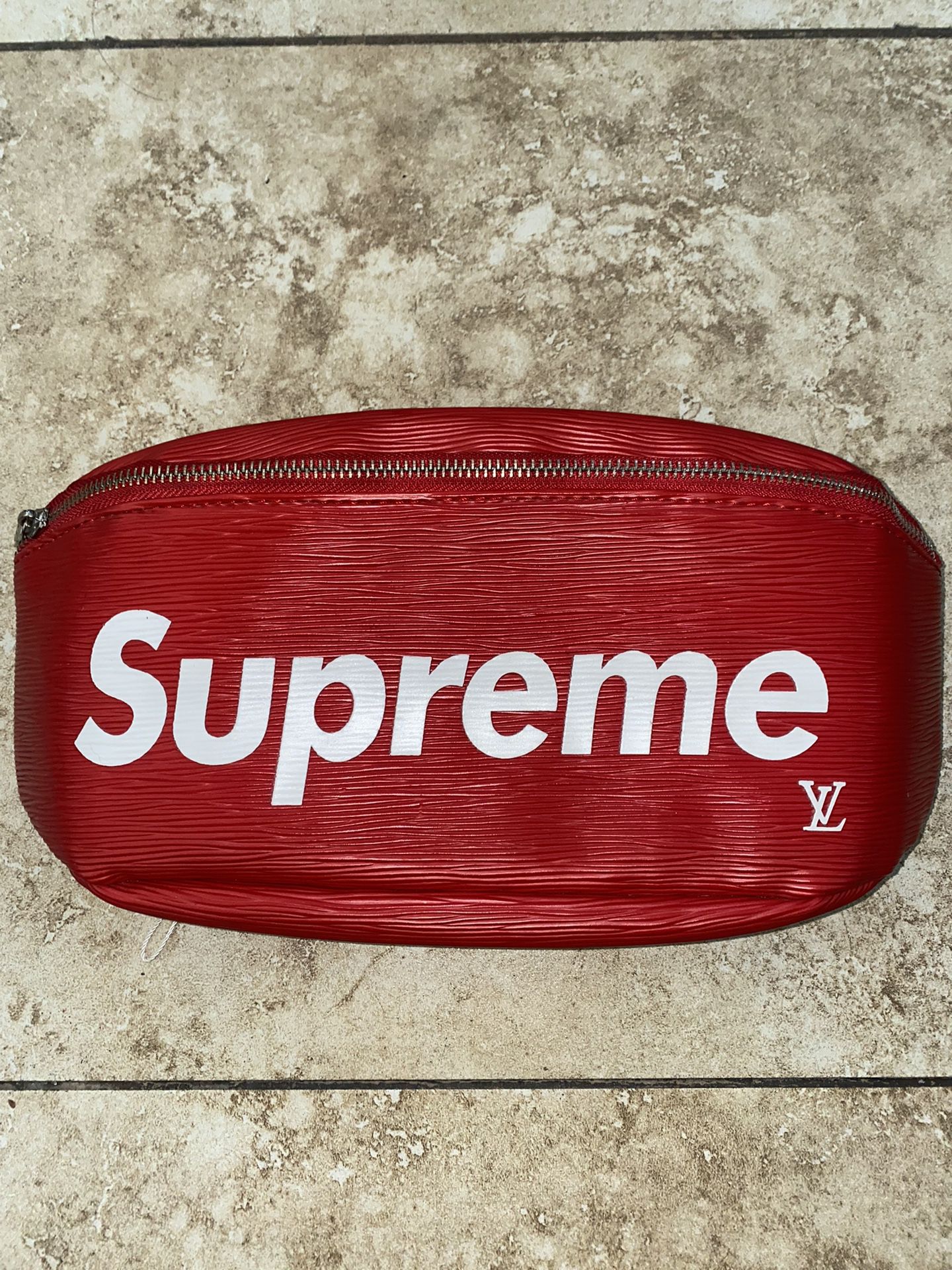 louis supreme belt bag