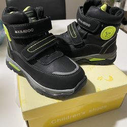 Boys Boots/SIZE 9 / NEW/
