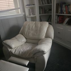 Leather Recliner Chair with Ottoman – Comfortable & Classic