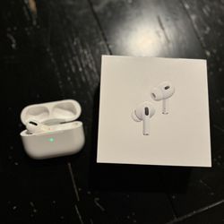 AirPod Pro 2 Mag Case and Left Ear 