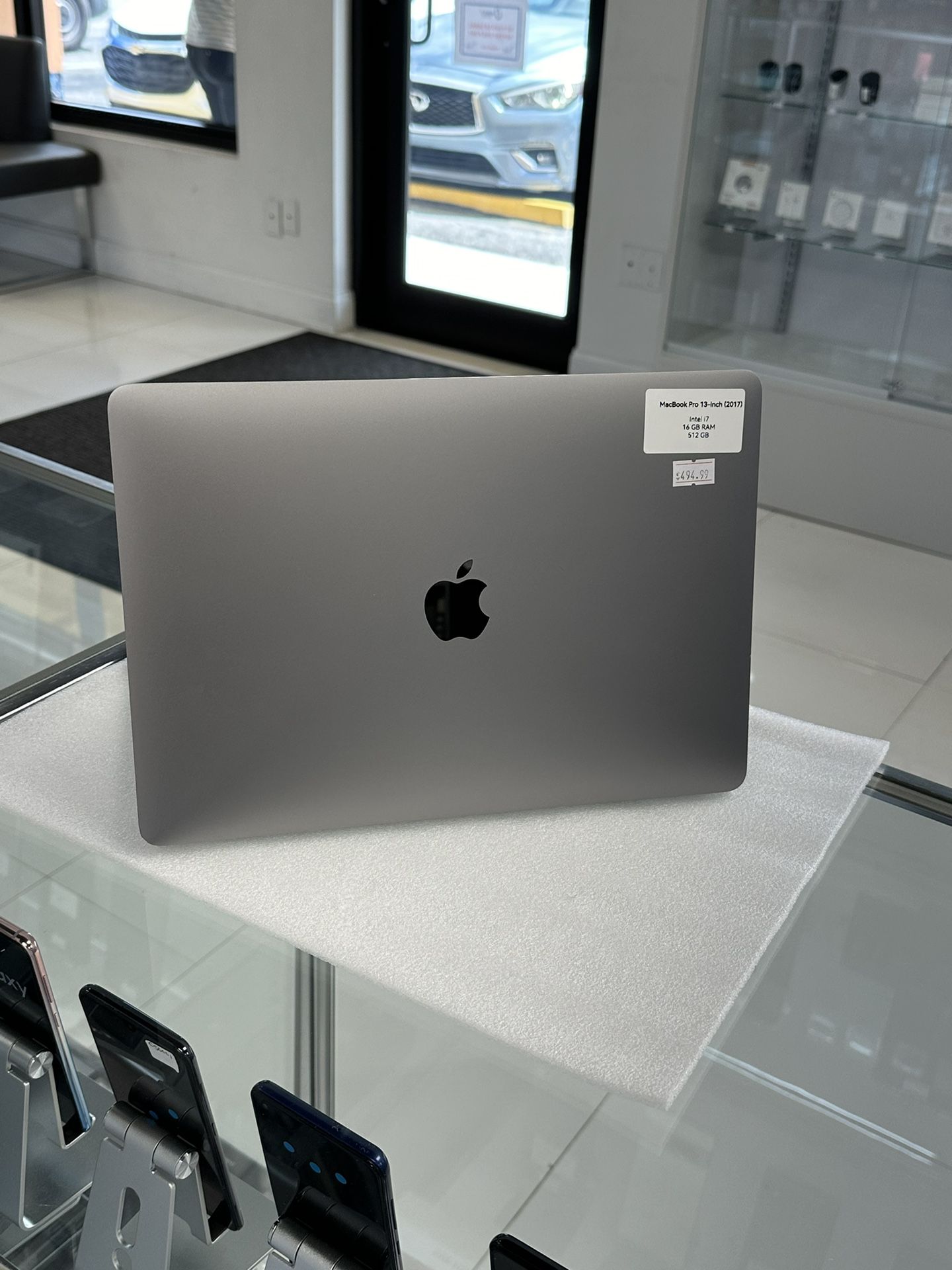 MacBook Pro 13-inch   512 GB 