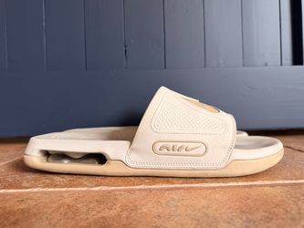 Nike Air Max Cirro Slide in Light Bone & Limestone