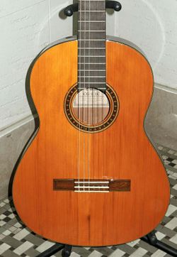 Yamaha cg111c classical guitar deals