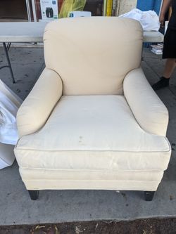 Very nice chair with slit covers