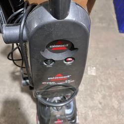 BISSELL CARPET CLEANER VACCUM