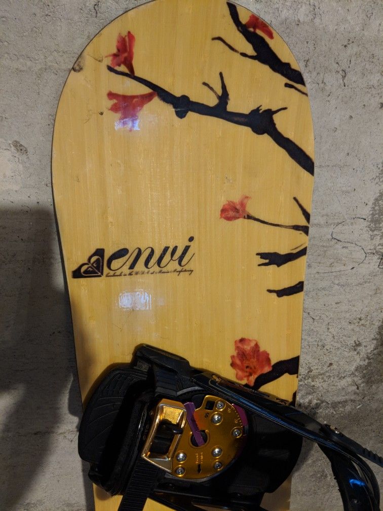 Roxy snowboard 147 cm with bindings **PENDING PICK UP**