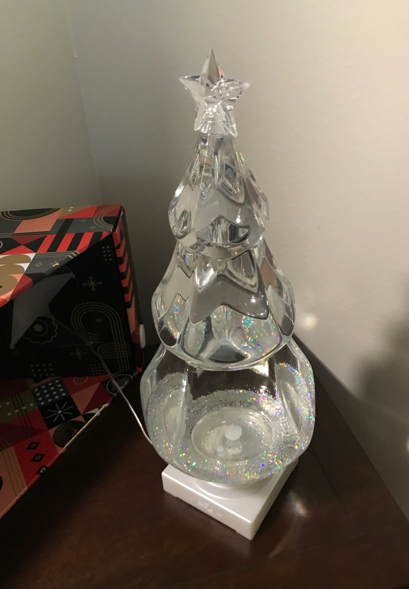 FAO SCHWARZ LIGHT UP COLOR CHANGING WATER SPINNER CHRISTMAS TREE.