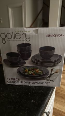 Dinnerware set new