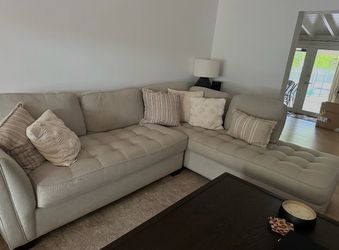 Beige sectional Good Condistion