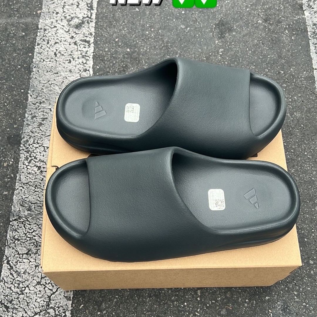 Yeezy Slide Dark Onyx 