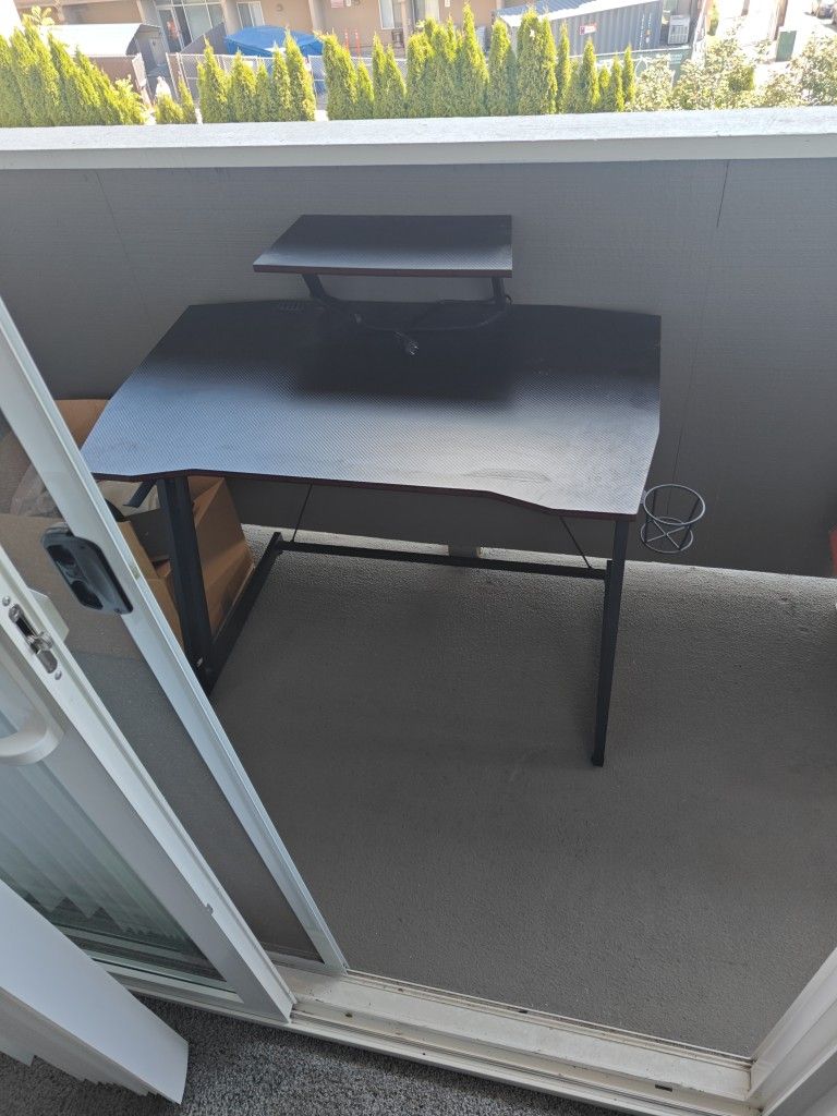 Gaming Desk *Used Good Condition