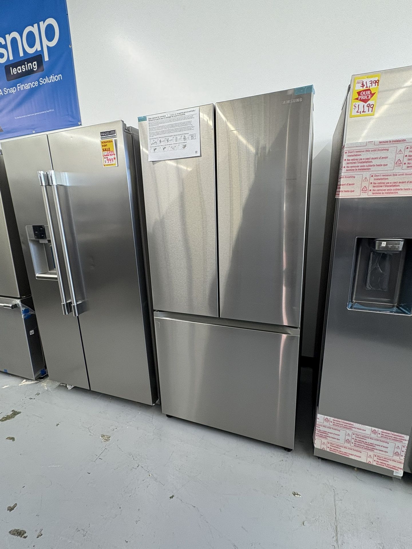 Samsung 32”  17.5 Cu Ft Capacity Refrigerator 
