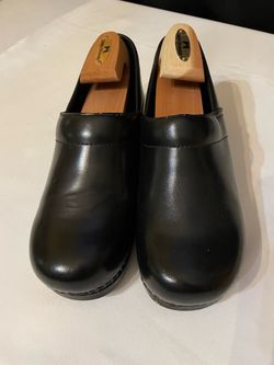 New DANSKO Professional black leather clogs