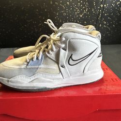 Kyrie Infinity Size 7