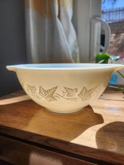 Vintage Pyrex Cinderella Mixing Bowl Ivy Pattern