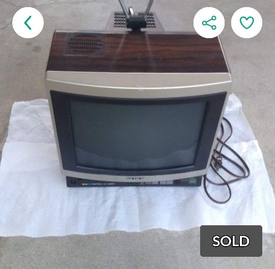 Vintage Sony Trinitron 13 inch Color TV KV-1397R Retro Gaming Wood Exterior