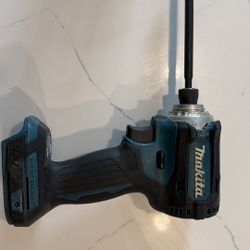 Makita XDT16 Impact Driver + Battery (18V LXT Brushless