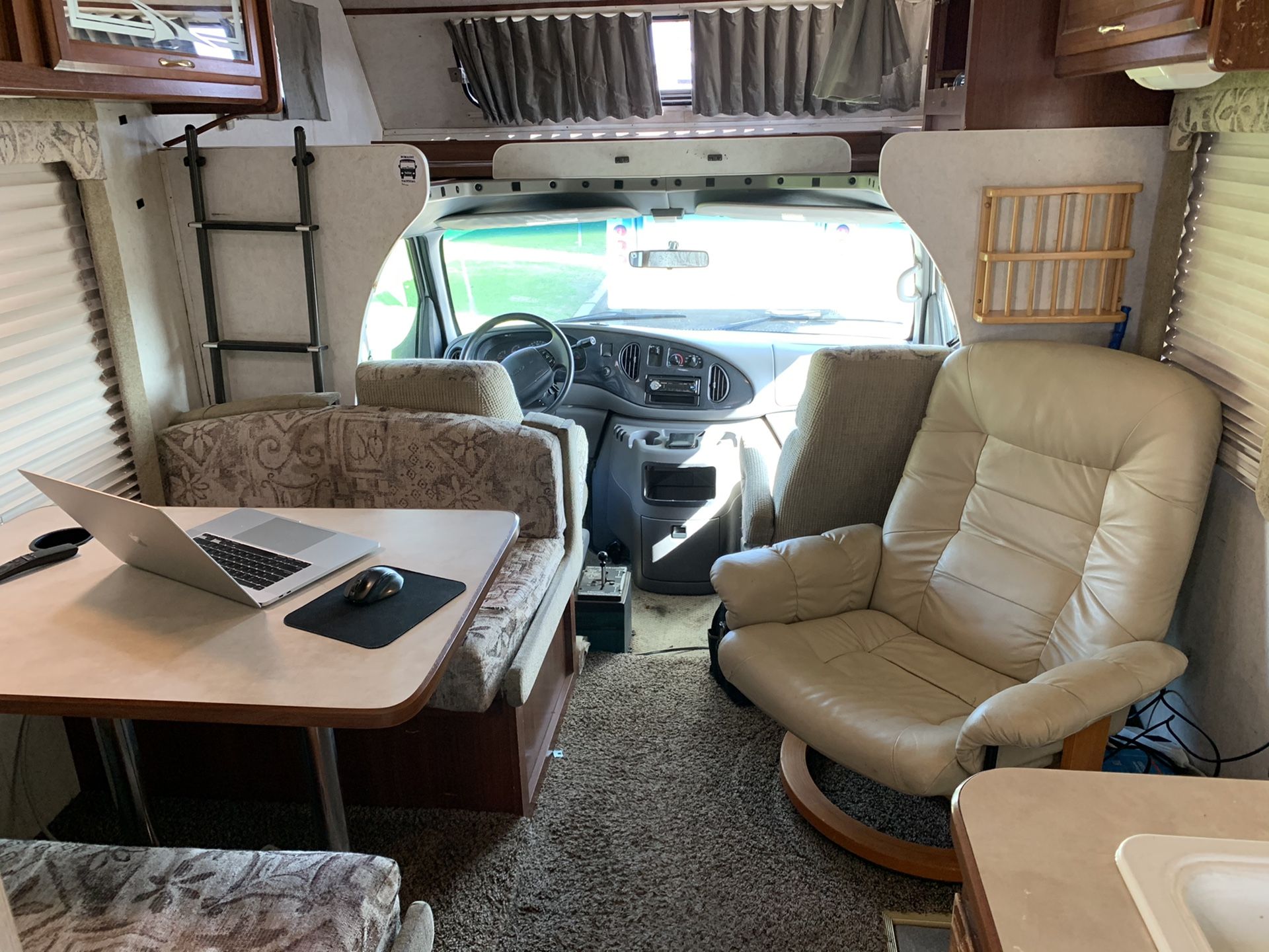 2002 Tioga Class C Motorhome 26 ft