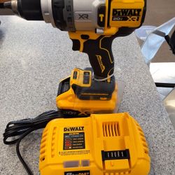 Dewalt 20v Max XR Cordless Hammer Drill DCD1007 with Battery and Charger