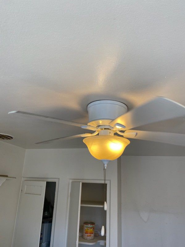 3 Wirking Ceiling Fans And 1 Light Fixture For 70
