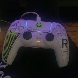 Selling a PS5 DualSense wireless controller in great condition. Works perfectly with no issues.