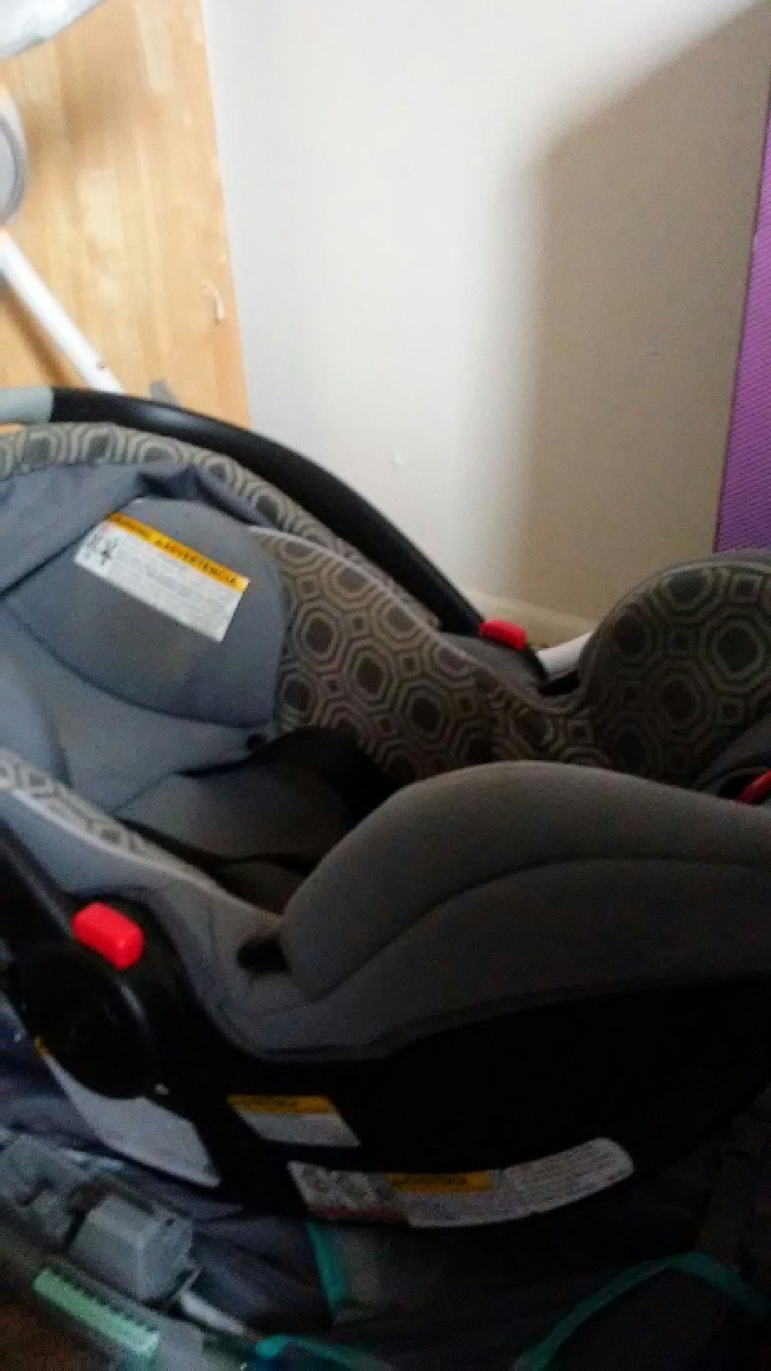Like new infant car seat
