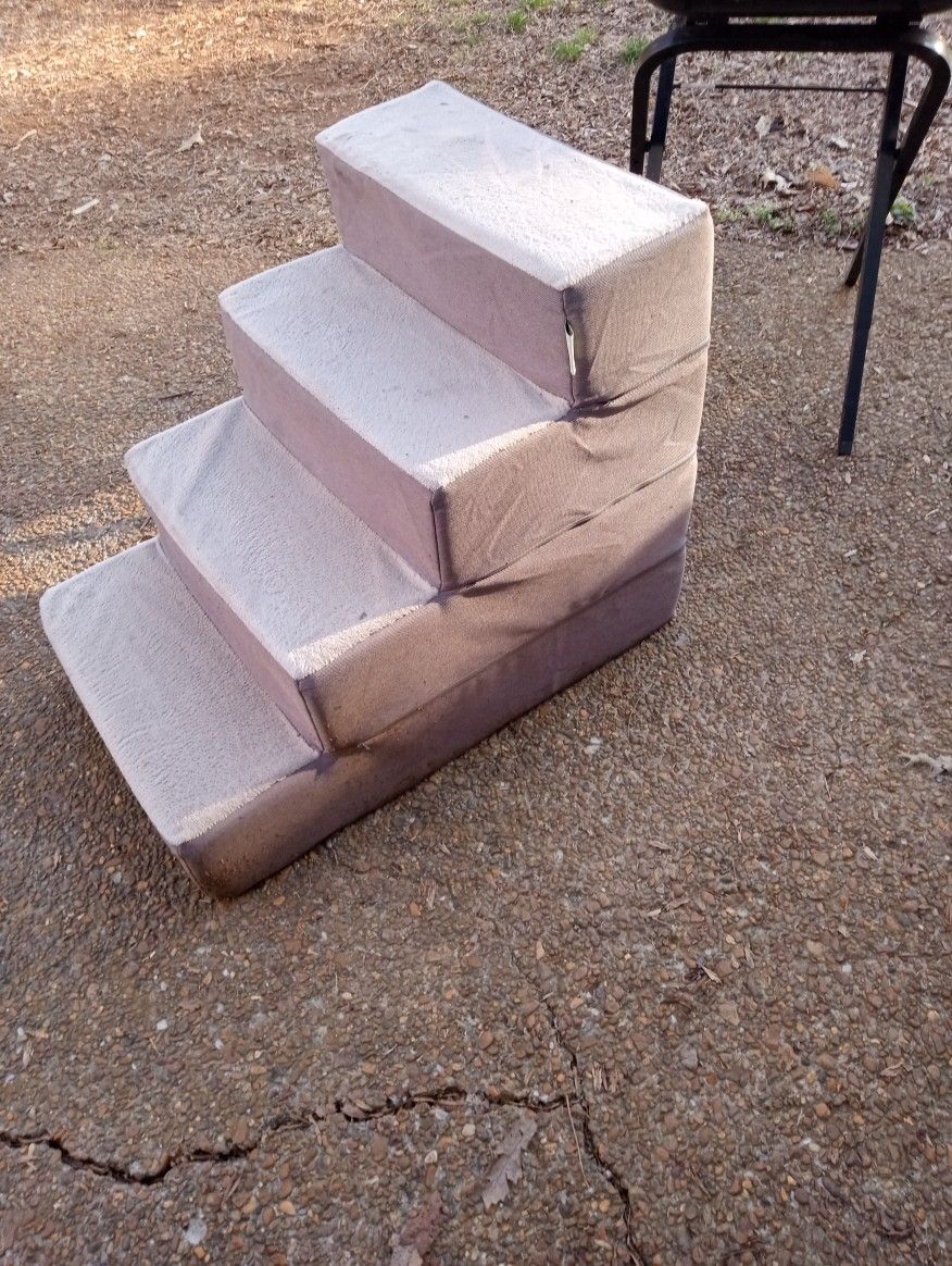 4 step doggie stairs barely used